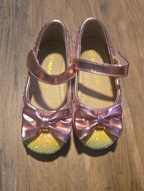 Girls Metallic Rose Mary Jane Shoes with Bow Accent